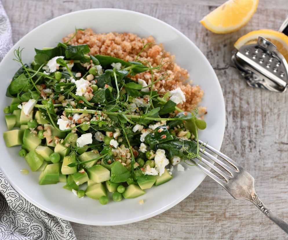 Sałatka Kaliny Jędrusik – Magda Gessler odkrywa kultowy przepis gwiazdy! Prosta, pyszna i pełna smaku sałatka z kaszy z ogórkami