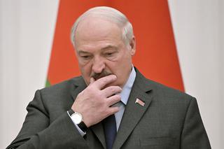 Białoruś trzęsie się w posadach. Masowe protesty wiszą na włosku, Łukaszenka waha się z decyzją