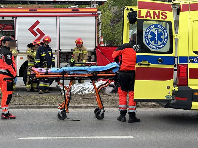 Wymusił pierwszeństwo, był wycinany z auta. Z minuty na minutę coraz gorzej się czuł