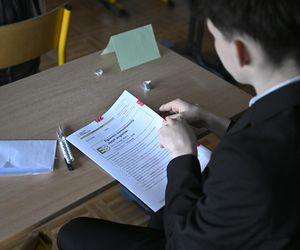Egzamin ósmoklasisty angielski 2025 - mamy wszystkie ODPOWIEDZI, ARKUSZE CKE, ROZWIĄZANIA. Do pobrania w PDF 15.05