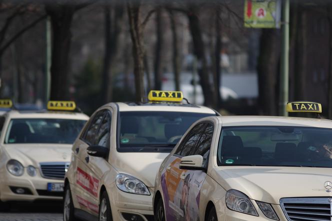  Niepokojące wyniki kontroli taksówkarzy i przewozu osób. Co 12 kierowca nie miał prawa jazdy