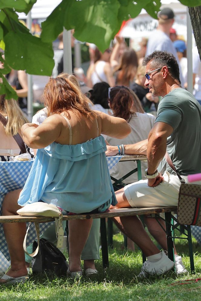 Katarzyna Skrzynecka. Zabrała rodzinę na targ śniadaniowy w kusych szortach