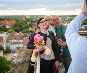 Gigantyczna kolejka w Olsztynie. Wszyscy chcieli zwiedzić to miejsce