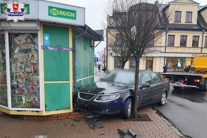 Kierowca po narkotykach uderzył w kiosk z prasą