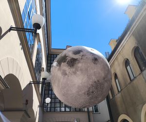 Tarnów ma swój Księżyc! Niezwykła instalacja pojawiła się w Pasażu Tertila