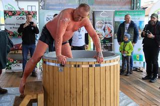 Spędził w lodzie ponad 6 godzin i 20 minut dla chorego dziecka 