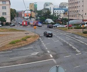 Dachowanie na rondzie Jagiellonów w Bydgoszczy! Kierowca z mandatem [ZDJĘCIA]