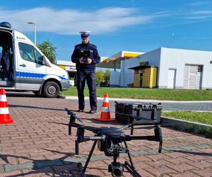 Policyjnym dronem na kierowców w Lesznie. Znów posypały się mandaty