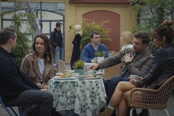 M jak miłość, odcinek 1880: Kama (Michalina Sosna), Marcin (Mikołaj Roznerski), Jakub Karski (Krzysztof Kwiatkowski), Martyna (Magdalena Turczeniewicz)