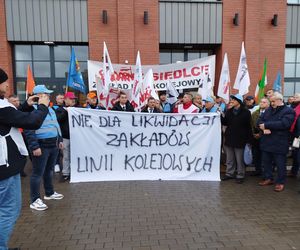 Pracownicy Zakładu Linii Kolejowych pikietowali w Siedlcach! Poparli ich siedleccy radni