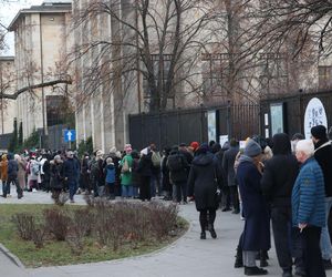 Warszawiacy szturmowali muzeum. Gigantyczne kolejki w ostatnim dniu wystawy obrazów Chełmońskiego