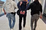 Chciał sprzedać okulary i zegarek, po chwili zadał cios. Brutalny atak w lombardzie