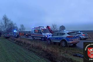 W pow. puławskim zderzyły się ze sobą trzy samochody. Nie żyje kierowca