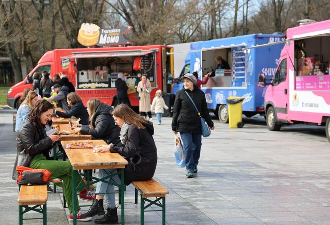 Żarciowozy rozpoczęły sezon 2024 na pl. Teatralnym w Lublinie