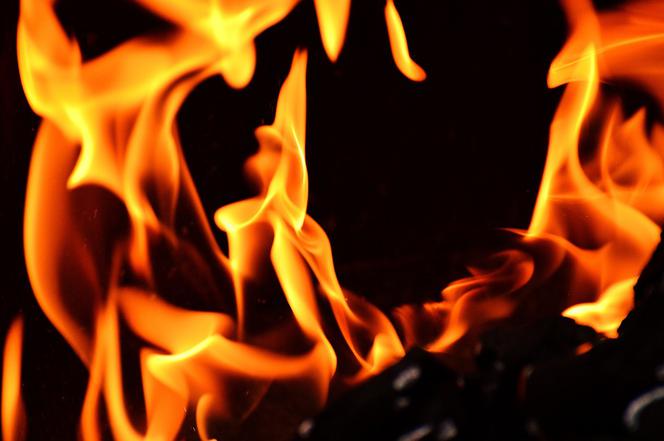 Opole: Mężczyzna podpalił się w pobliżu szkoły. Spłonął żywcem! [WIDEO]