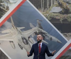 Szef MON wręczył odznaczenia żołnierzom
