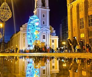 Toruński Jarmark Bożonarodzeniowy wieczorową porą