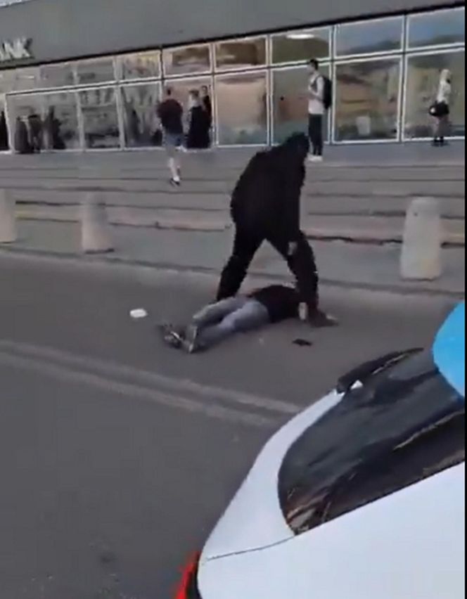 Brutalna bójka na Dworcu Centralnym w Warszawie. Wszystko widać na nagraniu