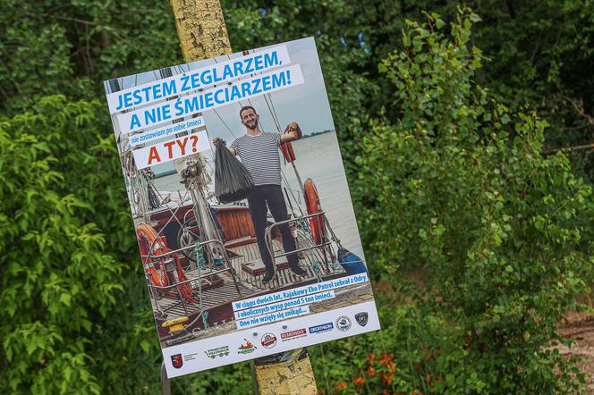 Prezydent Szczecina pomógł w sprzątaniu Plaży Mieleńskiej