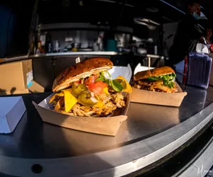 Wrocławski Smaczny Weekend czas zacząć! Rusza sezon na food trucki. Będą też alpaki 