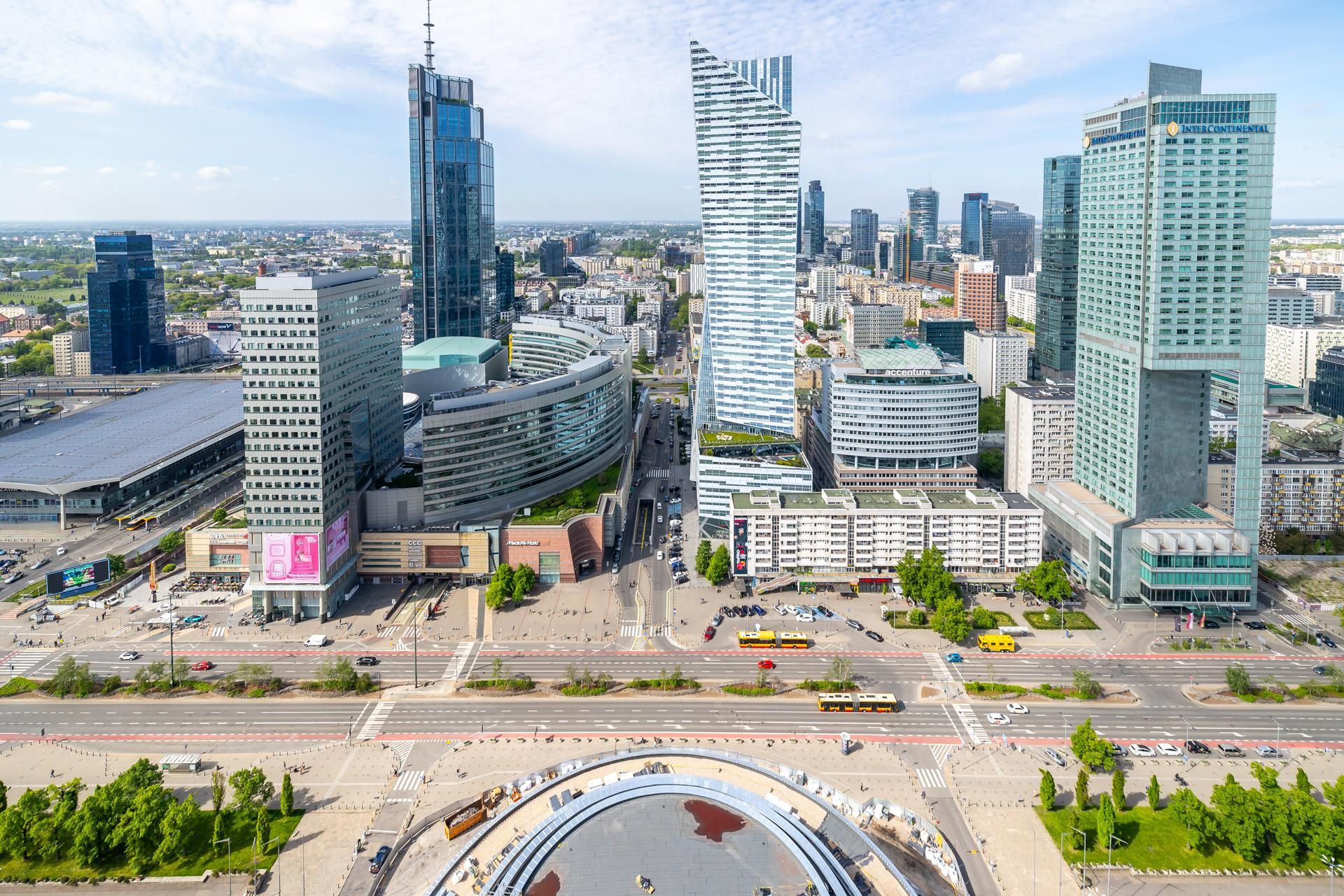 Skyline Warszawy z drona, maj 2025