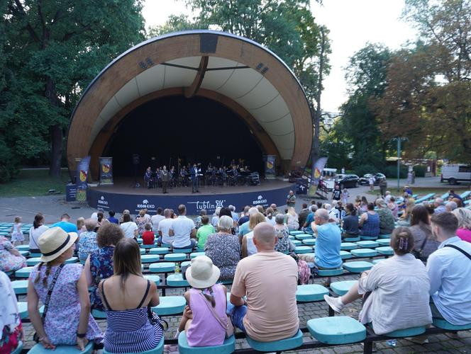 Festiwal Orkiestr Wojskowych w muszli koncertowej w Lublinie