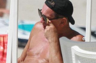 Jan Englert korzysta z życia