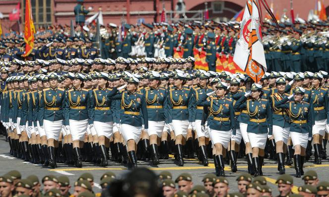Dzień Zwycięstwa i WIELKA parada. Pomogą Putinowi w referendum?