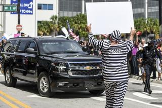 Donalt Trump postawiony w starn oskarżenia 