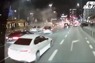 Mercedes płonął przy Dworcu Centralnym. Na ratunek ruszył kierowca autobusu