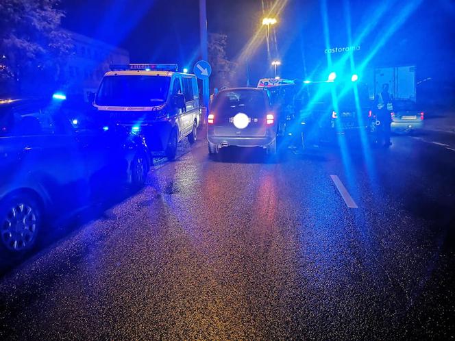 Zderzenie osobówki z radiowozem w Bydgoszczy! Dwie policjantki trafiły do szpitala