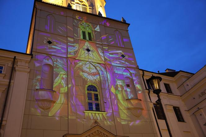 Świąteczna iluminacja ozdabia Wieżę Trynitarską w Lublinie 2023