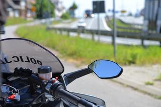 Policjant trafił do szpitala. Ścigał motocyklistę. Policja szuka świadków wypadku