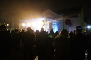 Finał WOŚP 2025. „Światełko do nieba” w Olsztynie. Tłumy na starówce