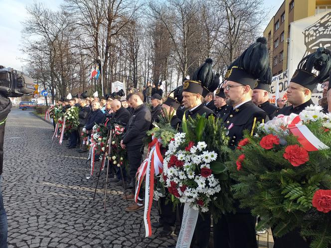 Kopalnia Wujek w Katowicach. Związkowcy złożyli kwiaty [ZDJĘCIA]