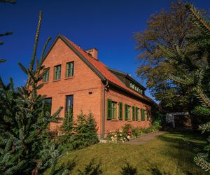 Dom w Szerokim Borze - widok od strony południowo-wschodniej (od ulicy)
