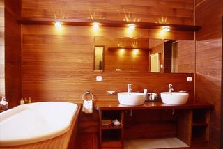 Nowoczesne łazienki: oświetlenie w łazience wygodne i dekoracyjne