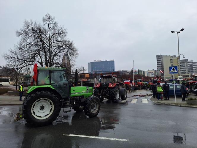 Rolnicy w Rzeszowie wyjechali na ulice. Trwa strajk generalny 