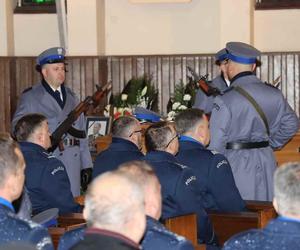 Inspektor Dariusz Krzesicki odszedł na wieczną służbę. Ostatnie pożegnanie zmarłego policjanta