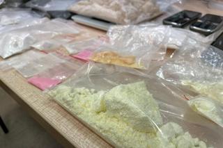 Ponad kilogram narkotyków w piwnicy i aucie! Policja zatrzymała 40-latka z Bydgoszczy [ZDJĘCIA]