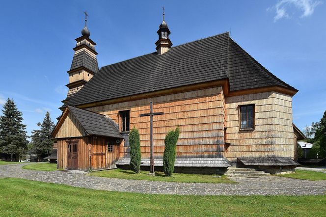 To jedna z najpiękniejszych małopolskich wsi. Kiedyś należała do biskupa 