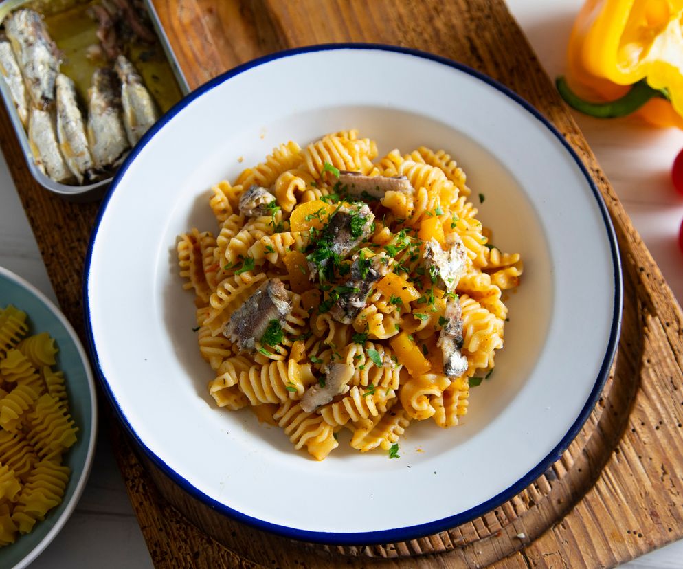 Makaron radiatori z sardynkami z puszki - wyjątkowo smaczne połączenie