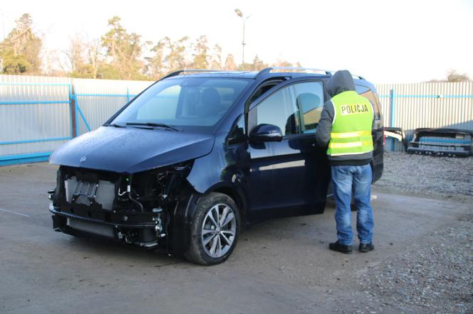 Ukradli Niemcowi auto warte PONAD 260 tys. zł! Są już w rękach policji [ZDJĘCIA]