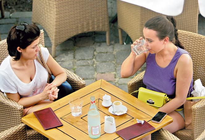 Mucha uwolniła piersi na lato