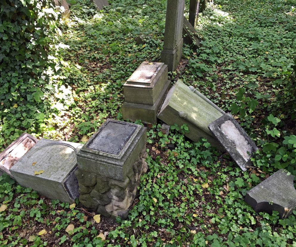 Zdewastowano nagrobki na cmentarzu żydowskim