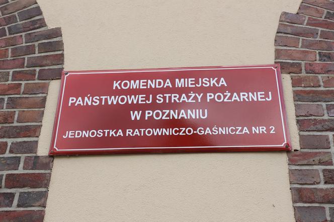 Znicze i kwiaty dla tragicznie zmarłych strażaków 