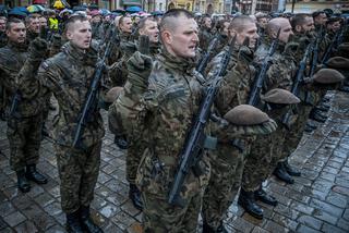 Dolnośląscy terytorialsi złożyli przysięgę wojskową na Rynku we Wrocławiu