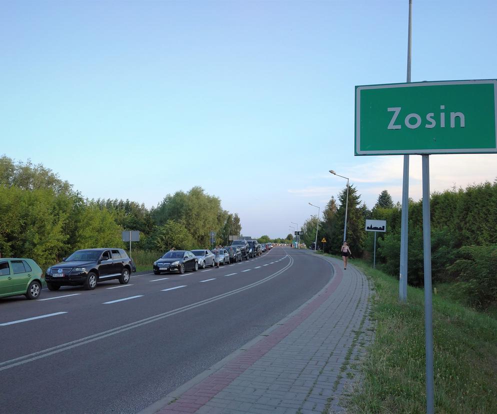 kolejka w stronę przejścia granicznego w Zosinie