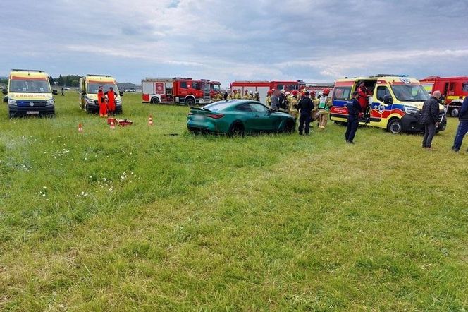 Dramatyczne sceny w Krośnie. Podczas wyścigu samochód uderzył w kibiców