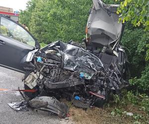 Śmiertelny wypadek w Małopolsce. Auto dosłownie wbiło się w ciężarówkę